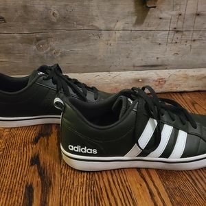 Adidas SPG 753-001 Size 8 (fits like 9)